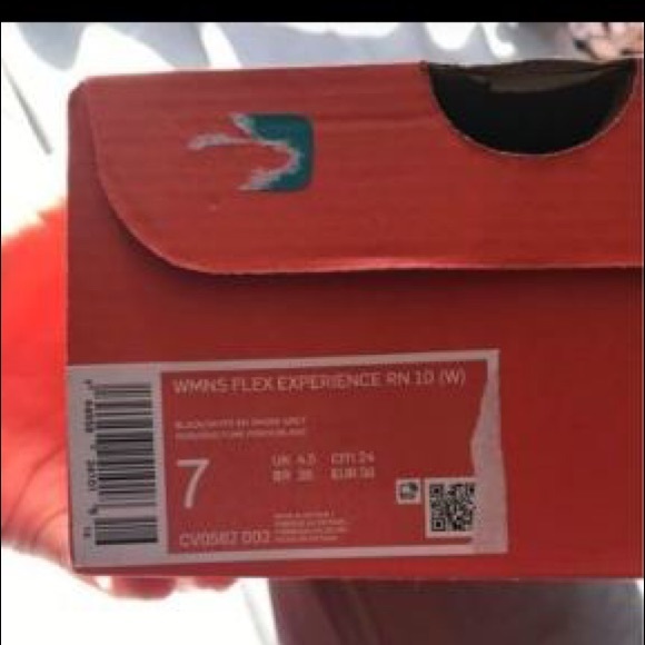 nike running shoes - Picture 3 of 3